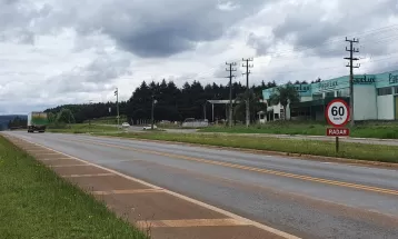 Radar é instalado e novas medidas de sinalização são previstas para trevo da PR-466, em Guarapuava; local tem registro de graves acidentes