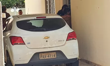 Policial penal é preso em flagrante por suspeita de matar companheira a facadas dentro de casa, diz PM