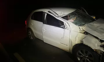 Motorista perde controle do veículo após atropelar vaca, em Formosa do Oeste 