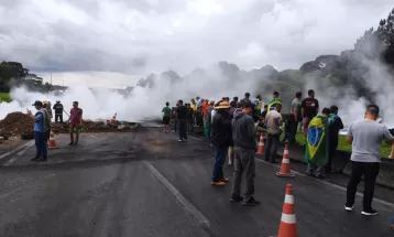 Bloqueios em rodovias impactam transporte público entre Curitiba e Região Metropolitana