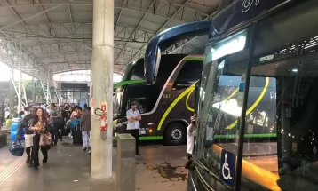 Rodoferroviária de Curitiba tem viagens canceladas por bloqueios em rodovias
