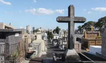 Veja o que abre e o que fecha em Curitiba no Dia dos Finados