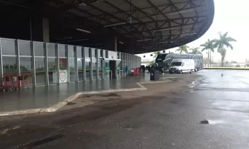 Mais de 60 viagens são canceladas na rodoviária de Londrina por bloqueio de manifestantes contra resultado das eleições