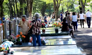 Missas e homenagens marcam Dia de Finados no cemitério de Maringá; veja programação
