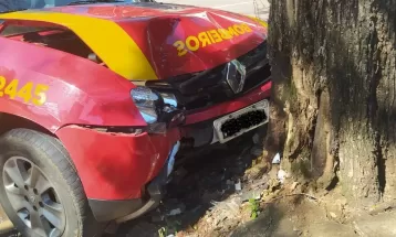 Motorista de 20 anos com sinais de embriaguez bate em viatura do Corpo de Bombeiros de Cascavel, diz PM