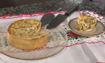 Aprenda a preparar torta salgada de alho-poró