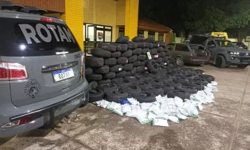 444 pneus contrabandeados são apreendidos pela PM após denúncia, em Umuarama