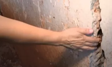 Moradores que tiveram casas afetadas após explosão de bueiro reclamam de valor oferecido pela empresa; 'muito baixo'
