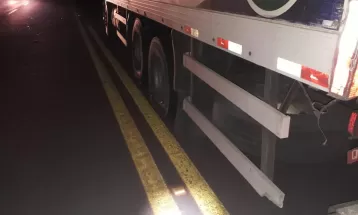 Caminhoneiro é agredido ao tentar furar bloqueio criado por bolsonaristas em rodovia do Paraná, diz PM