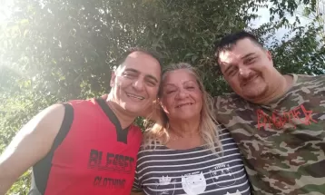 Homem reencontra família biológica 37 anos após ser vendido pelo próprio pai: 'Foi um turbilhão de sentimentos'
