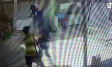Câmera registra movimentação de suspeita de matar ex a tiros e deixar mulher ferida em açougue no Paraná; VÍDEO