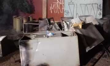 Incêndio atinge depósito de madeiras compensadas em Sarandi