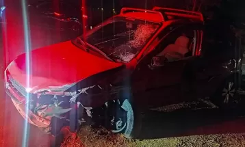Acidente entre caminhonete, carro e moto deixa 1 ferido na PR-151, em Ponta Grossa