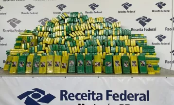 Mais de uma tonelada de maconha é apreendida na cozinha de transportadora no Paraná, afirma Receita Federal
