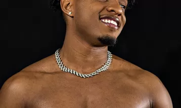 Goiano de 24 anos, Dogge se joga na pista com single 'Deixa o preto' enquanto prepara EP autoral