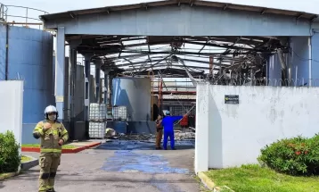 Explosão em caldeira de empresa de produtos químicos deixa uma pessoa ferida em Curitiba; VEJA IMAGENS