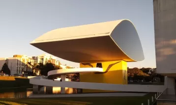 Museu Oscar Niemeyer completa 20 anos; veja curiosidades