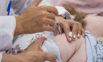 Vacinação contra Covid para bebês entre 6 meses e 2 anos começa nesta terça (22) em Maringá