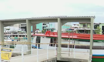 Problemas em embarcação afeta transporte de pacientes entre Ilha do Mel e Pontal do Paraná