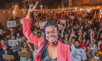 Carol Dartora (PT), primeira deputada federal negra eleita no Paraná, é nomeada para equipe de transição de Lula