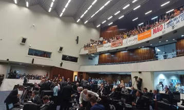 Deputados aprovam em 1º turno projeto que autoriza Governo do Paraná a vender parte da Copel; veja como votaram