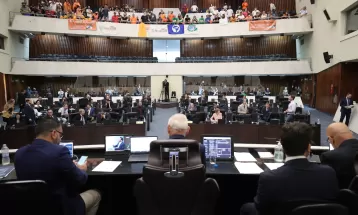 Pacotaço do Ratinho Junior: deputados aprovam criação de novas secretarias e mais 450 cargos para o Governo do Paraná