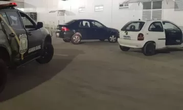 Mulher encontra anúncio do próprio carro após roubo, simula compra e guardas recuperam veículo no Paraná