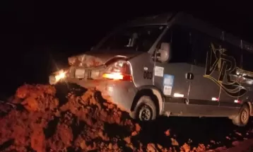 Polícia identifica suspeitos de despejar terra que causou acidente com van em bloqueio ilegal de bolsonaristas no Paraná