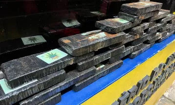 Jovem é presa levando 20 kg de maconha dentro de ônibus, em Guarapuava