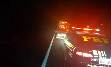 Homem morre após colisão frontal entre carro e caminhão no Paraná