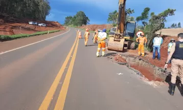 PR-445 é interditada após risco de desmoronamento entre Mauá da Serra e Tamarana, segundo DER