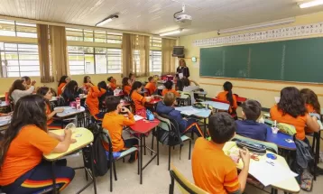 Efetivação de matrícula de novos alunos do ensino fundamental de Curitiba encerra nesta sexta (2); veja orientações