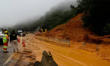 BR-376 será vistoriada neste sábado (3) para avaliar ‘retorno de utilização da rodovia’, diz secretário de segurança do Paraná