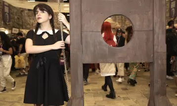CCXP 2022: fãs fazem cosplay de Wandinha; FOTOS