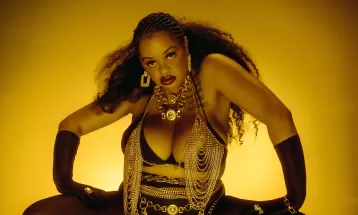 Tássia Reis mantém a moral elevada ao incursionar pelo drill em 'Rude', single produzido por Evehive