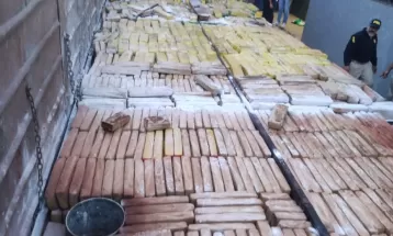 Motorista paraguaio é preso com mais de 3 toneladas de maconha escondidas em caminhão na BR-277, diz PRF