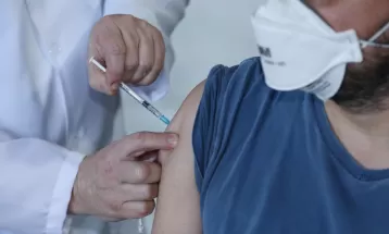 Covid-19: Curitiba inicia aplicação da 4ª dose para nascidos entre 1990 e 1992; veja datas
