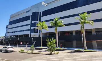 Revitalização do entorno da Arena da Baixada aumentou movimento de clientes, dizem comerciantes 