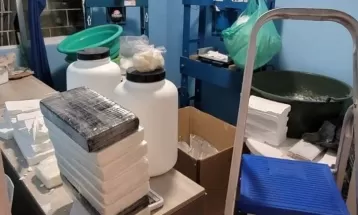 Polícia encontra laboratório de drogas dentro de casa no Paraná