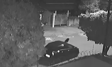 VÍDEO: Mulher morre atropelada por companheira em Londrina, diz PM; câmeras registraram briga