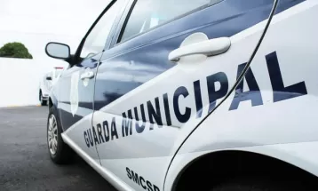 Professor é preso por maus-tratos após puxar cabelo e orelha de alunas de 9 anos em escola do Paraná, diz polícia