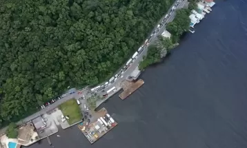 'Falta de respeito e consideração', diz prefeito de Guaratuba sobre fila de 10 horas para travessia de ferry boat