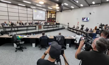 Câmara de Maringá vota nesta quinta (8) projeto que prevê aumento no salário dos vereadores 