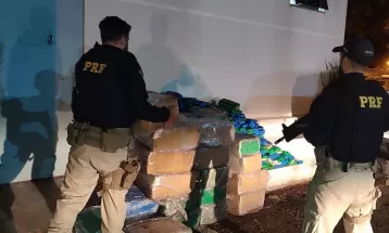 Polícia Rodoviária Federal apreende 878 quilos de maconha após perseguição na BR-376, em Maringá