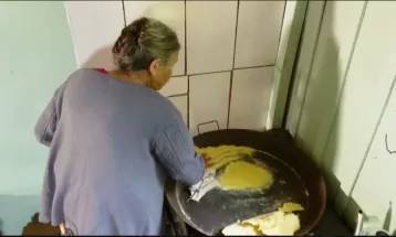 Moradora de Ponta Grossa mantém tradição do monjolo