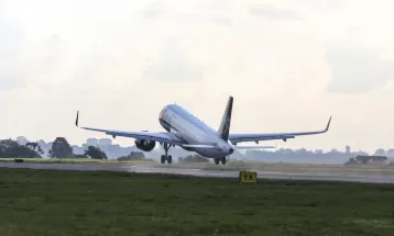 Voos diários entre Curitiba e Florianópolis começam a operar na segunda (19); veja horários 