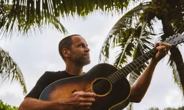 Jack Johnson obtém ordem de proteção legal de 5 anos de mulher que ele diz o perseguir em shows e hotéis 