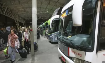 Bloqueio da BR-376 provoca cancelamentos e mudanças de horário na rodoviária de Curitiba; confira orientações