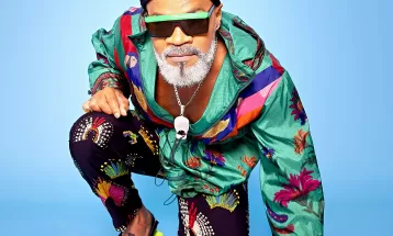 Carlinhos Brown aposta no romantismo ao anunciar o álbum folião 'Pop xirê' para janeiro
