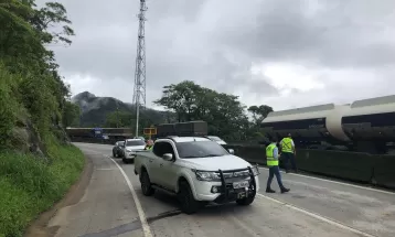 DER-PR libera faixa adicional da BR-277 em trecho atingido por deslizamento; veja como fica